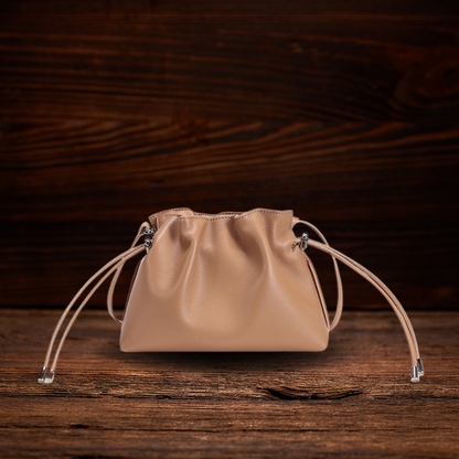 BERK | Klassische Crossbody-Ledertasche mit Kordelzug